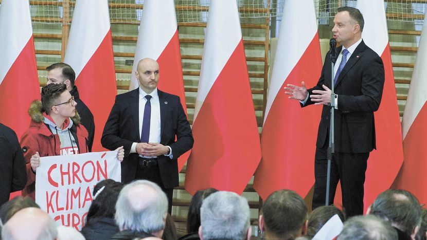 Bartosz Marzec z transparentem „Chroń klimat, chroń ludzi” na spotkaniu z prezydentem Andrzejem Dudą