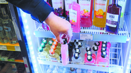 Wódka w małych butelkach podrożeje. Po to żebyśmy przestali ją pić 