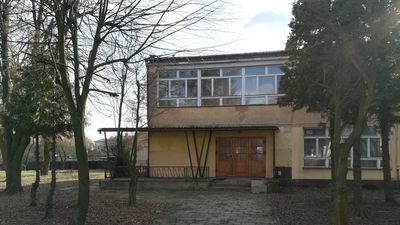 Budynek dawnej filii SP nr 1 przy ul. Reja ostatnio niszczał nieużywany