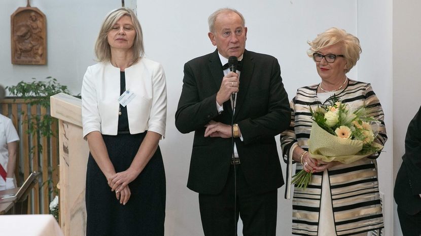 W środku: Andrzej Mielcarek, były dyrektor Samodzielnego Publicznego Szpitala Wojewódzkiego im. Papieża Jana Pawła II w Zamościu