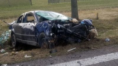 Lubelskie: Zderzenie dwóch samochodów. Trzeci chcąc uniknąć wypadku uderzył w znak