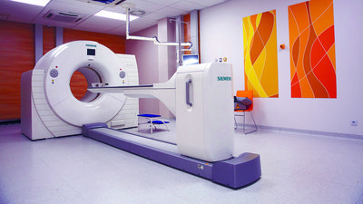 Sprzęt o wartości 8 mln zł stoi praktycznie nie wykorzystany. Chętnych na drogie badania w ramach prywatnej usługi brakuje, a kontraktu z NFZ wciąż nie ma