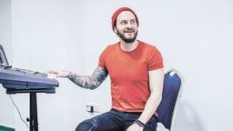 Na zdjęciu jeden z twórców aplikacji Vocaly