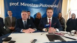 Kandydat na prezydenta zaczyna zbierać głosy. Czy pomoże mu ojciec Rydzyk? 