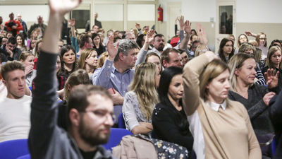 Zdjęcie ze spotkania dyrektora z rodzicami w Zespole Szkół nr 12