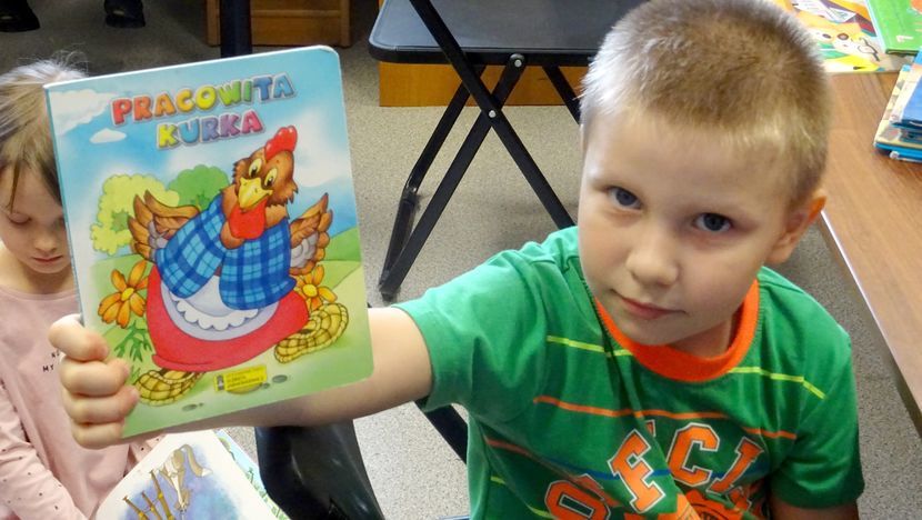4-letni Paweł jest rekordzistą wypożyczeń w bibliotece w Łabuniach. – Ostatnia książka o króliczku była większa od Pawełka – śmieje się mama chłopca
