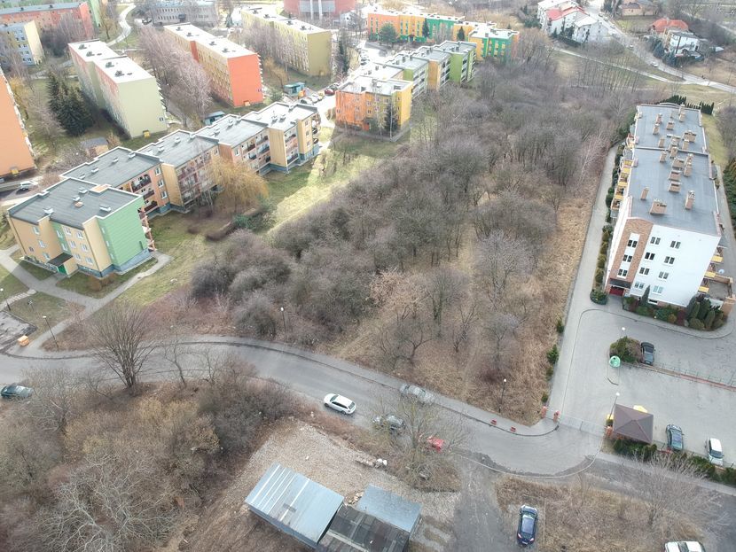 Sprzedaż miejskiej działki przy Kaczeńcowej może doprowadzić do powstania kolejnego bloku mieszkalnego przy ul. Orkana