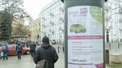 Lubelski Ratusz zachęca mieszkańców do tego, by rozliczając podatek dochodowy wskazali Lublin w zeznaniu PIT jako miejsce swojego zamieszkania. Główną nagrodą jest samochód hybrydowy, ale najwięcej na tej loterii ma zyskać... kasa miasta. Z każdego 1000 zł zapłaconego przez mieszkańca podatku dochodowego, 484 zł trafia z powrotem do budżetu Lublina