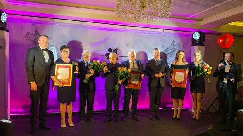 Tegoroczni laureaci honorowych tytułów “(W)schody Powiatu Włodawskiego” podczas piątkowej gali w hotelu Drob w Urszulinie.