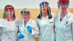 Pielęgniarki z Niwa-Medu otrzymały środki ochrony osobistej. To prezent od puławskich drukarzy 3D, którzy przestawili całą produkcję na tego typu sprzęt. Tak, by w niedługim czasie mógł on trafić do wszystkich potrzebujących