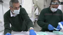 Maseczki na twarz z fabryki butów. Autonomia Palestyńska walczy z brakami środków medycznych w obliczu pandemii