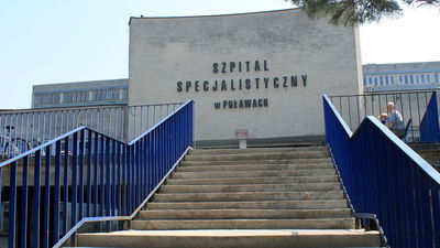 Szpital w Puławach. To tutaj będą trafiały osoby zakażone koronawirusem oraz te, u których podejrzewana będzie infekcja. Na ich przyjmowanie przygotowana ma zostać cała placówka 