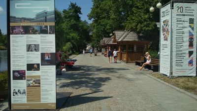 Zakres prac to rozbiórka istniejącego drewnianego pomostu, wykonanie nowego oraz remont ławek – wymiana drewnianych siedzisk i oparć