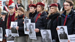 Puławianie pamiętają o "Niezłomnych". Kwiaty i Apel Poległych [zdjęcia]