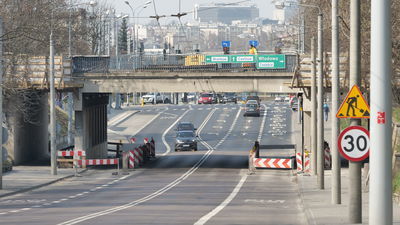 Ruch pod wiaduktem ma być prowadzony jedną połową jezdni