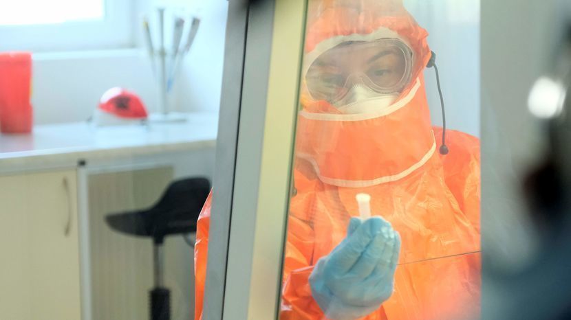 W Lublinie działa laboratorium, w którym badane są próbki osób podejrzewanych o zakażenie koronawirusem 