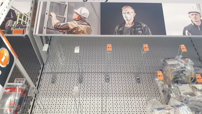 Koronawirus. W marketach budowlanych brakuje maseczek przeciwpyłowych. "Ludzie się na nie rzucili, jak tylko pojawiło się zagrożenie"