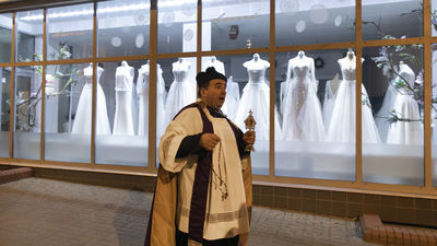 Duchowny przeszedł ulicami Lublina z relikwiami św. Antoniego. Innych zachęcał do modlitwy [zdjęcia]