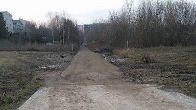 Mieszkańcy ul. Rumiankowej w Lublinie brnęli przez błoto. Teraz będą mieć nieco lżej