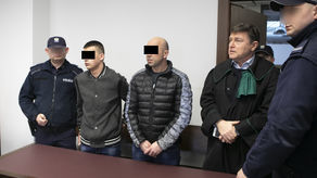 Przypalanie żelazkiem, straszenie widłami. Ukraińcy oskarżeni o brutalne napady uniewinnieni