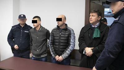 Przypalanie żelazkiem, straszenie widłami. Ukraińcy oskarżeni o brutalne napady uniewinnieni