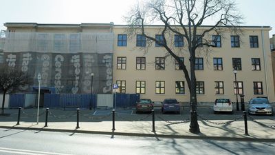 Internautka Weronika: Karol, dobrze ze zdążyłeś zobaczyć moje stare wiezienie przed remontem ... – to jedna z opinii na forum szkoły pod wpisem o nowej elewacji