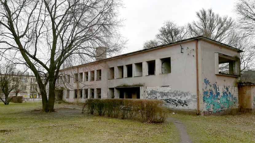 Miasto nie planuje na razie wykupienia zrujnowanego budynku z prywatnych rąk i przerobienia go na np. żłobek czy dom seniora