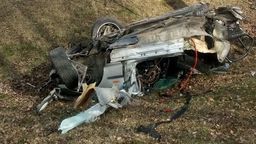 BMW przełamało się na pół, kierowca i pasażer zginęli. Śmiertelny wypadek na DK 17 pod Krasnymstawem