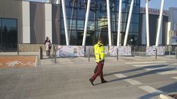 Mieszkańcy na szczęście zostali w domach. Tylko garstka przyszła na otwarcie Galerii Chełm