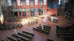 W kościele pw. św. Andrzej Boboli na Czechowie w Lublinie w mszy o godz. 11 wzięła udział garstka wiernych. Ale internetową transmisję nabożeństwa z godz. 9.30 oglądało, według proboszcza, ponad tysiąc wiernych.