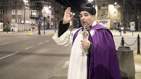 Ks. Mirosław Matuszny nie wyjdzie już na ulice. Ma zakaz