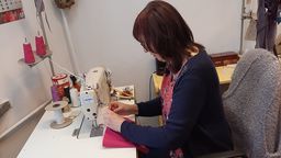 Krawcowe z Teatru Muzycznego rozpoczęły akcję szycia maseczek. Pierwsza partia trafi do lubelskich policjantów