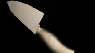 Piła alkohol, a potem chwyciła za nóż. 63-latka zatrzymana za atak na konkubenta