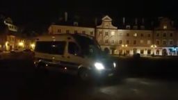 Koronawirus: Policjanci jeżdżą po Lublinie i apelują przez megafon o pozostanie w domach [wideo]
