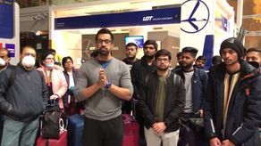 Dramatyczny apel z lotniska Okęcie "Nie możemy wrócić do naszego kraju. Pomóżcie" [wideo]