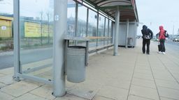 Wolnostojący pojemnik to koszt 100 zł. Za kosz przytwierdzony do słupka lub wiaty, MPK musi płacić 250 zł