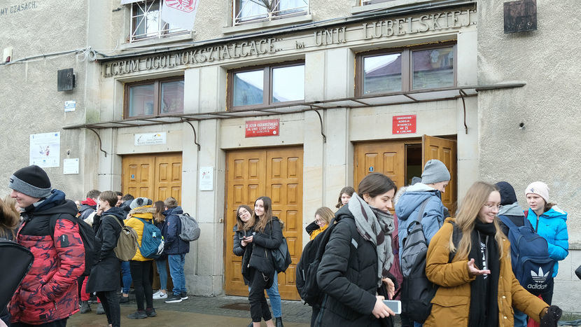 Uczniowie III Liceum Ogólnokształcącego w Lublinie zostali zwolnieni do domów w środę przed południem