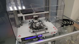 Koronawirus: Lubelska uczelnia drukuje przyłbice ochronne dla medyków 