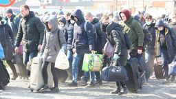Około tysiąca Ukraińców koczuje na granicy w Dorohusku. Dojeżdżają kolejni