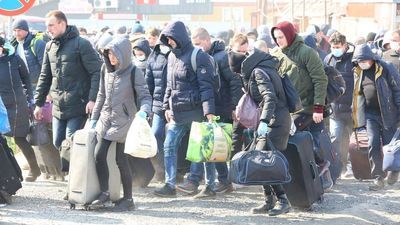 Około tysiąca Ukraińców koczuje na granicy w Dorohusku. Dojeżdżają kolejni