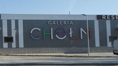 W całej galerii jest ponad 50 sklepów, jednak na razie czynne będą trzy