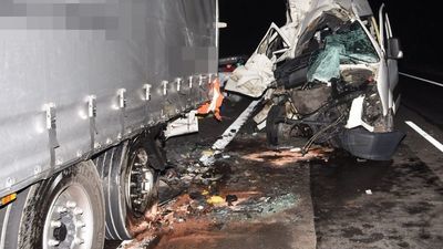 Nawet nie hamował, wbił się w naczepę tira. Trzy kobiety zostały ciężko ranne