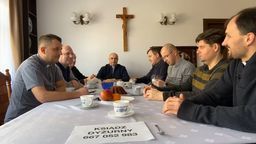 Takie spotkania kapłani parafii przy ul. Filaretów mają codziennie. Od soboty „Poranki u Józefa” są transmitowane