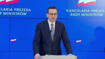 Premier Morawiecki: Podjęliśmy decyzję o odwołaniu wszystkich imprez masowych