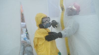 Koronawirus: Jak należy się przed nim chronić? "Podstawowa zasada to higiena"