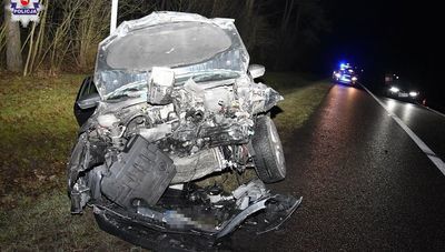 Lubelskie: Dwa auta zderzyły się czołowo. Zostały doszczętnie zniszczone [zdjęcia]