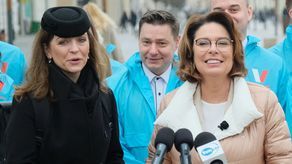 Małgorzata Kidawa-Błońska w towarzystwie m.in. posłanki PO Joanny Muchy (z lewej)