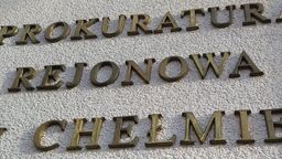 Wybili szybę w Prokuraturze Rejonowej w Chełmie. Szuka ich policja