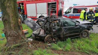 Wypadek w Zezulinie. Dwóch rannych, żaden nie przyznaje się do kierowania