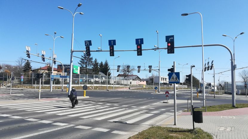 Zwykły tryb pracy sygnalizacji świetlnej na skrzyżowaniu ul. Choiny, Zelwerowicza i Wojtasa w Lublinie został przywrócony. 